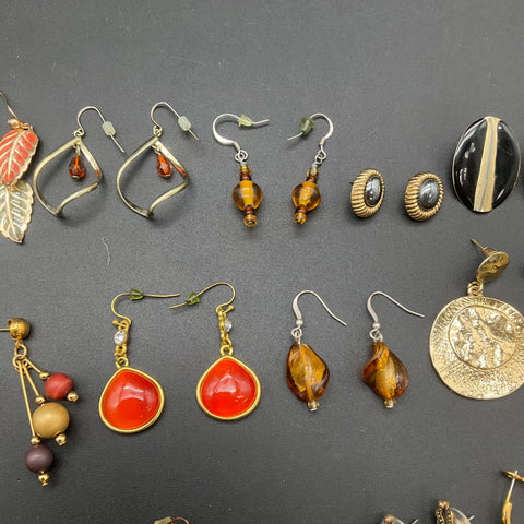 Vintage Retro Costume Jewelry Lot 20 Pairs Earrings Dangle Stud Hoop Beaded