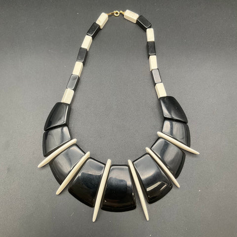 Vintage Art Deco Style Black White Plastic Statement Bib Necklace 16"