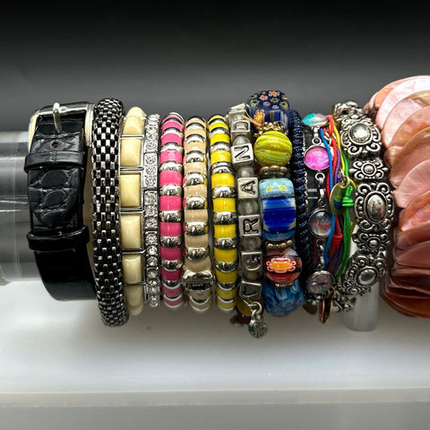 Mixed Costume Jewelry Lot 1.2 Lbs 23 Bracelets Beaded Shell Glass Multi-Style