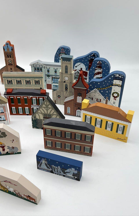 The Cat's Meow Village Wooden Shelf Sitter Lot 25 Pieces Vintage Noah's Ark