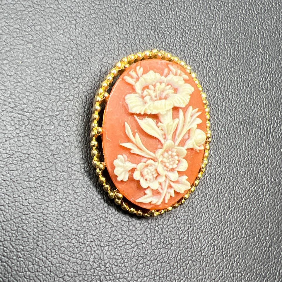 Vintage Trifari Pink White Carved Floral Cameo Gold Tone Brooch