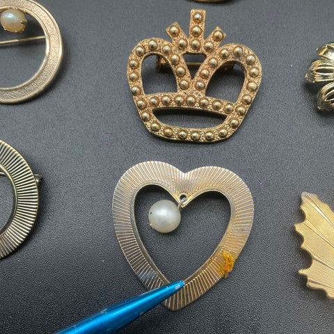 Vintage Costume Jewelry Brooch Lot of 26 Gold Silver Tone Floral Heart Pins