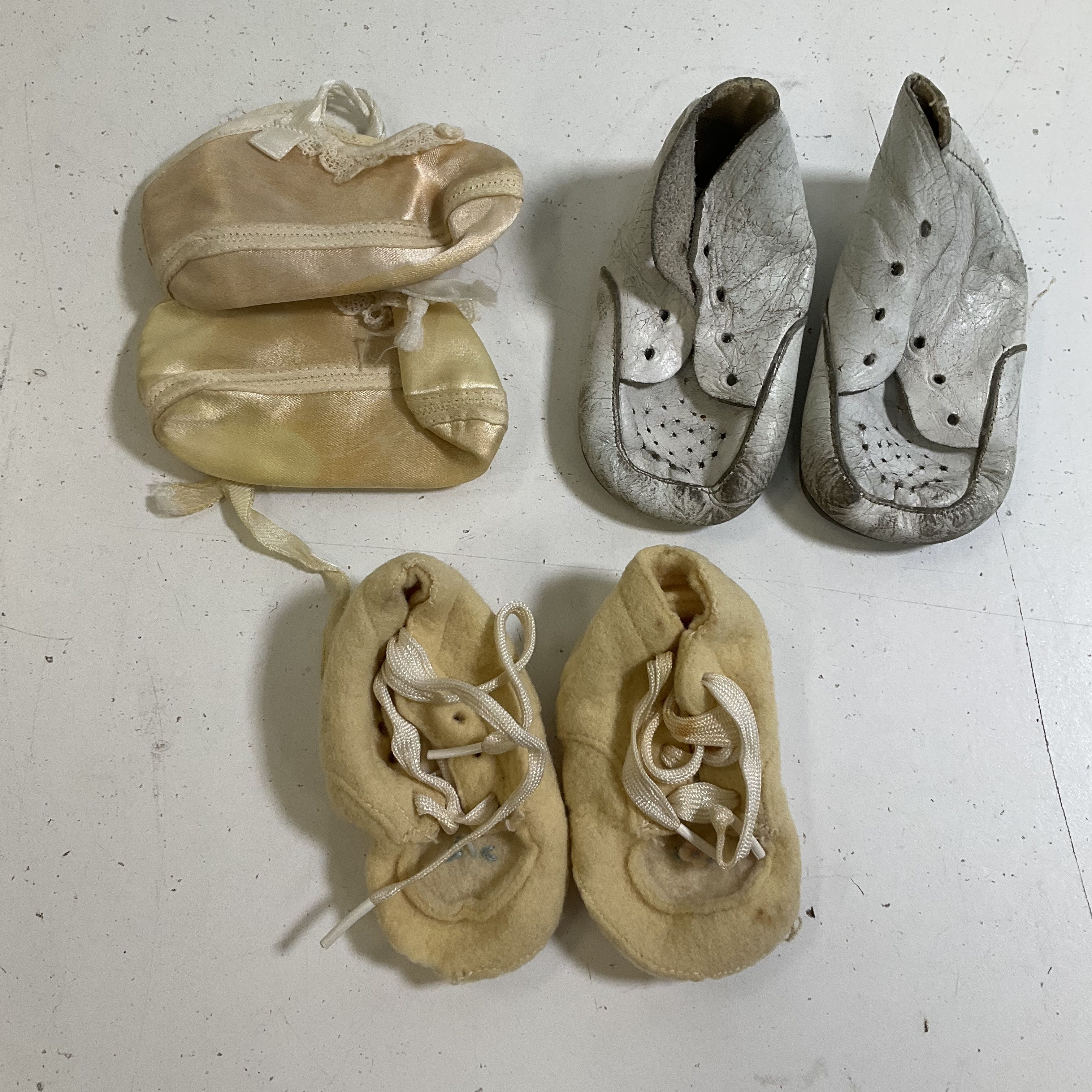 Vintage Antique Lot of 3 Pairs Baby Shoes Leather Felt Satin Crib Booties Decor