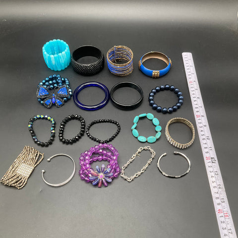 Mixed Fashion Costume Jewelry Lot of 17 Pieces Bangles Beaded Cuff 1.19 lbs