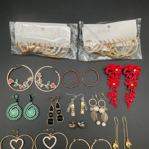 Costume Jewelry Lot 25+ Pairs Earrings Hoops Floral Hearts Vintage to Modern