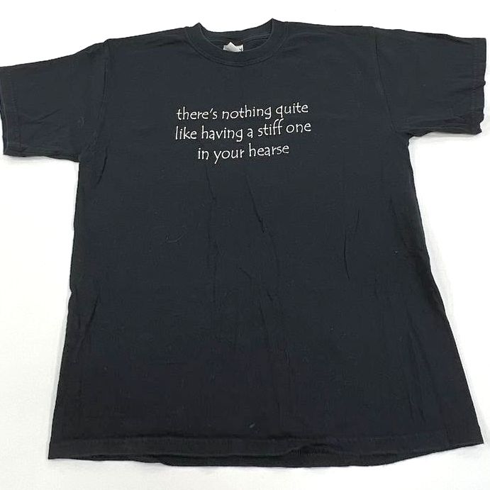 VTG Y2K Men's Black Having a Stiff One in Your Hearse T-shirt Goth - Size Medium
