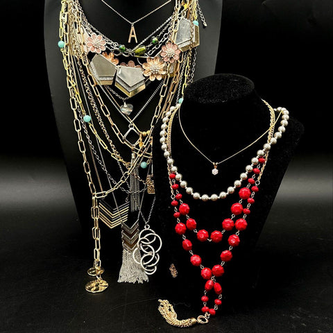 Mixed Costume Jewelry Lot 20+ Fashion Necklaces Gold & Silver Tone Pendants