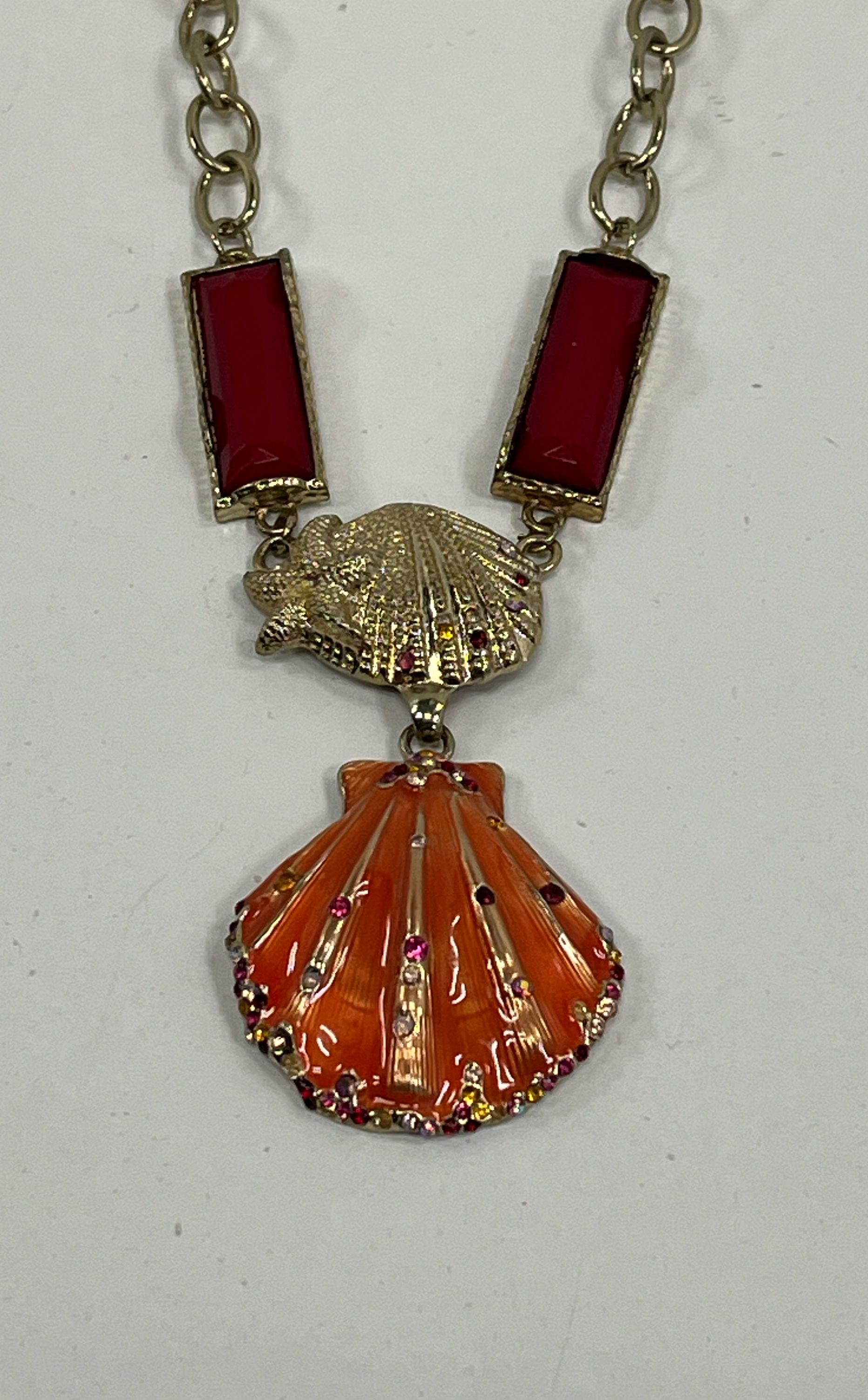 Costume Jewelry Necklace Gold Tone Seashells Red Orange