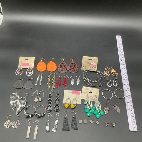 Studio S Fashion Jewelry Lot 30 Pairs Earrings Boho Dangle Hoop Stud Wood Bead