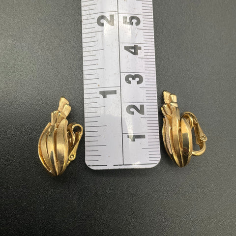 Vintage Crown Trifari Gold Tone Wheat Sheaf Brooch & Clip Earrings Set