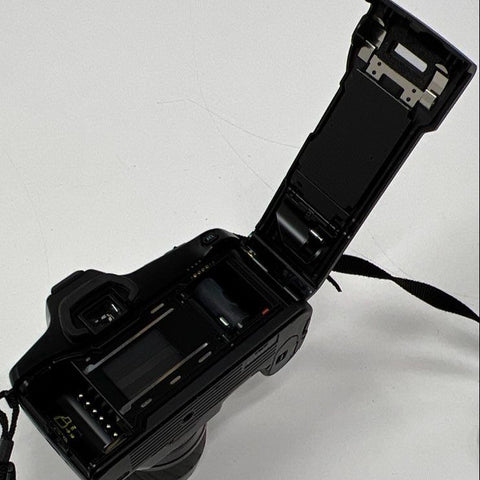 Vintage Minolta Maxxum 5000i 35mm SLR Camera with 80-200mm AF Lens A Mount