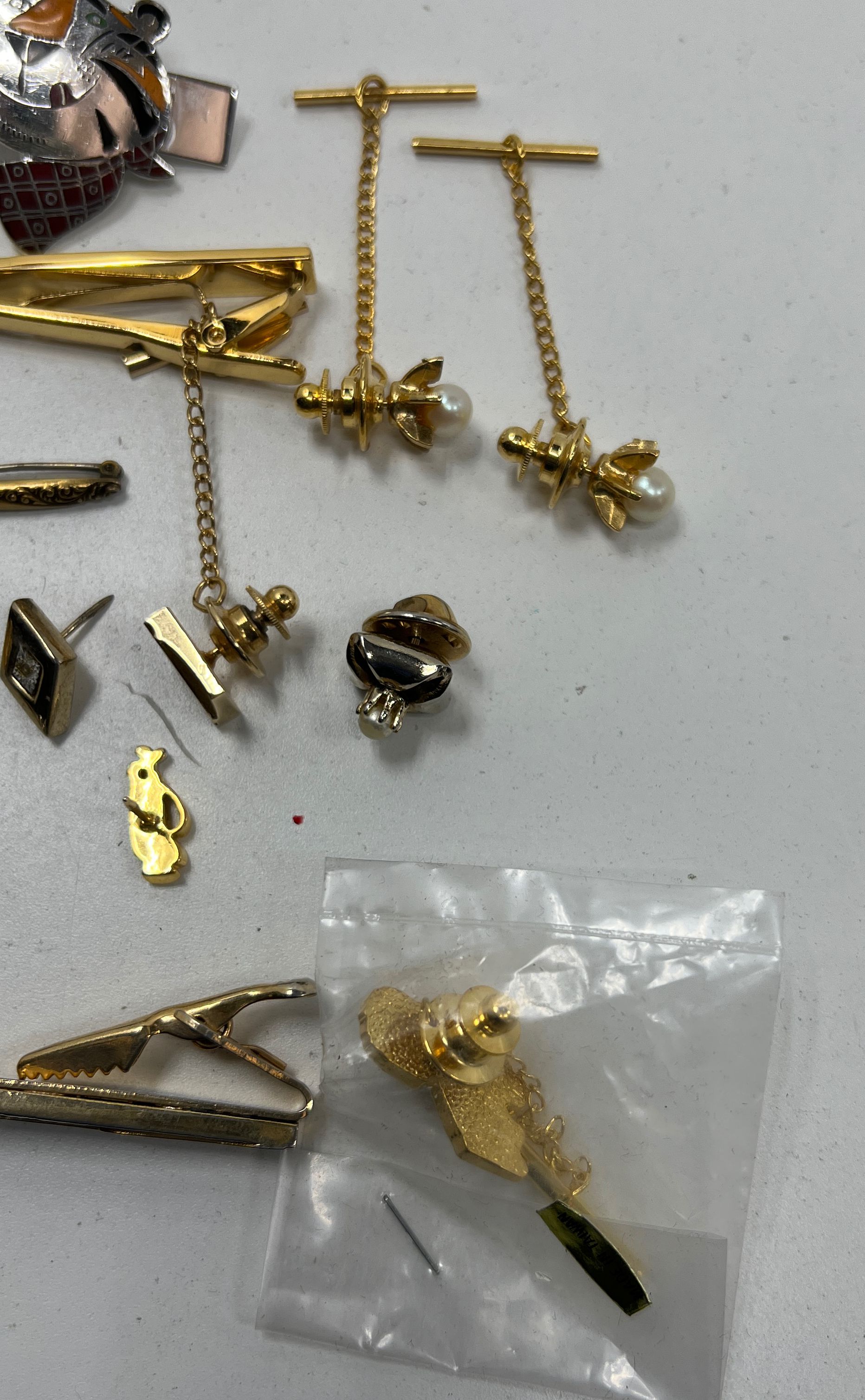 Vintage Lot Of Vintage Style Gold Tone Cufflinks, Brooches, Tie Pins, Clips