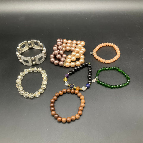 Mixed Costume Jewelry Lot of 35+ Bracelets Gold Tone Silver Tone Beaded Boho