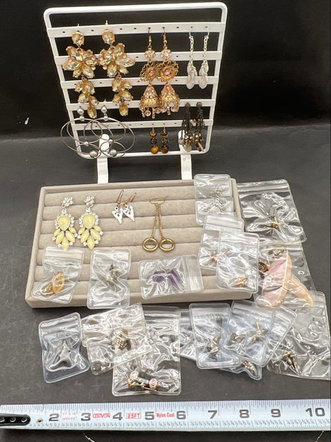 Fashion Costume Jewelry Lot of 25+ Earrings Dangle Hoop Stud Rhinestone Boho