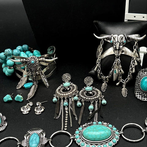 Southwestern Style Costume Jewelry Lot Turquoise Tone Steer Head Concho 30+ Pcs