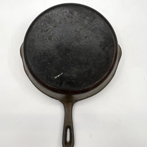 Vintage Cast Iron 10 Inch Skillet Pan Dual Pour Spouts Made in Taiwan
