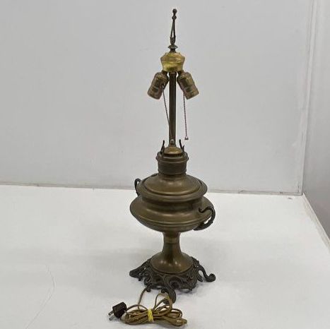 Vintage Hollywood Regency Rococo Revival Brass Urn Table Lamp 3-Light
