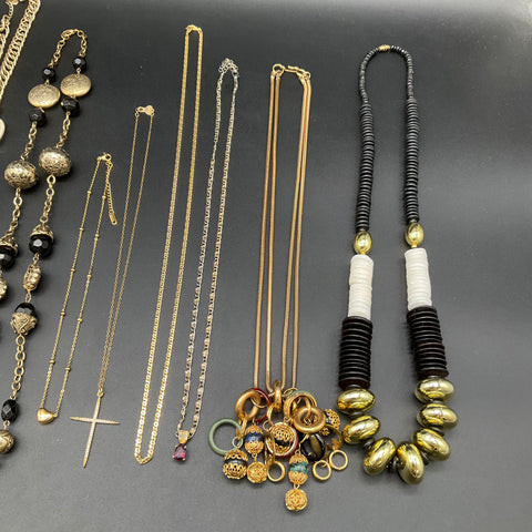 Mixed Fashion Costume Necklace Lot 1.1 lbs Gold Silver Tone Pendants 11 Pieces