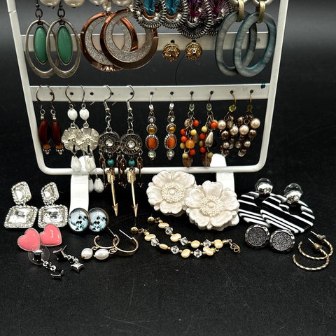 Mixed Fashion Costume Jewelry Lot 30+ Pairs Earrings Dangle Studs Rhinestone