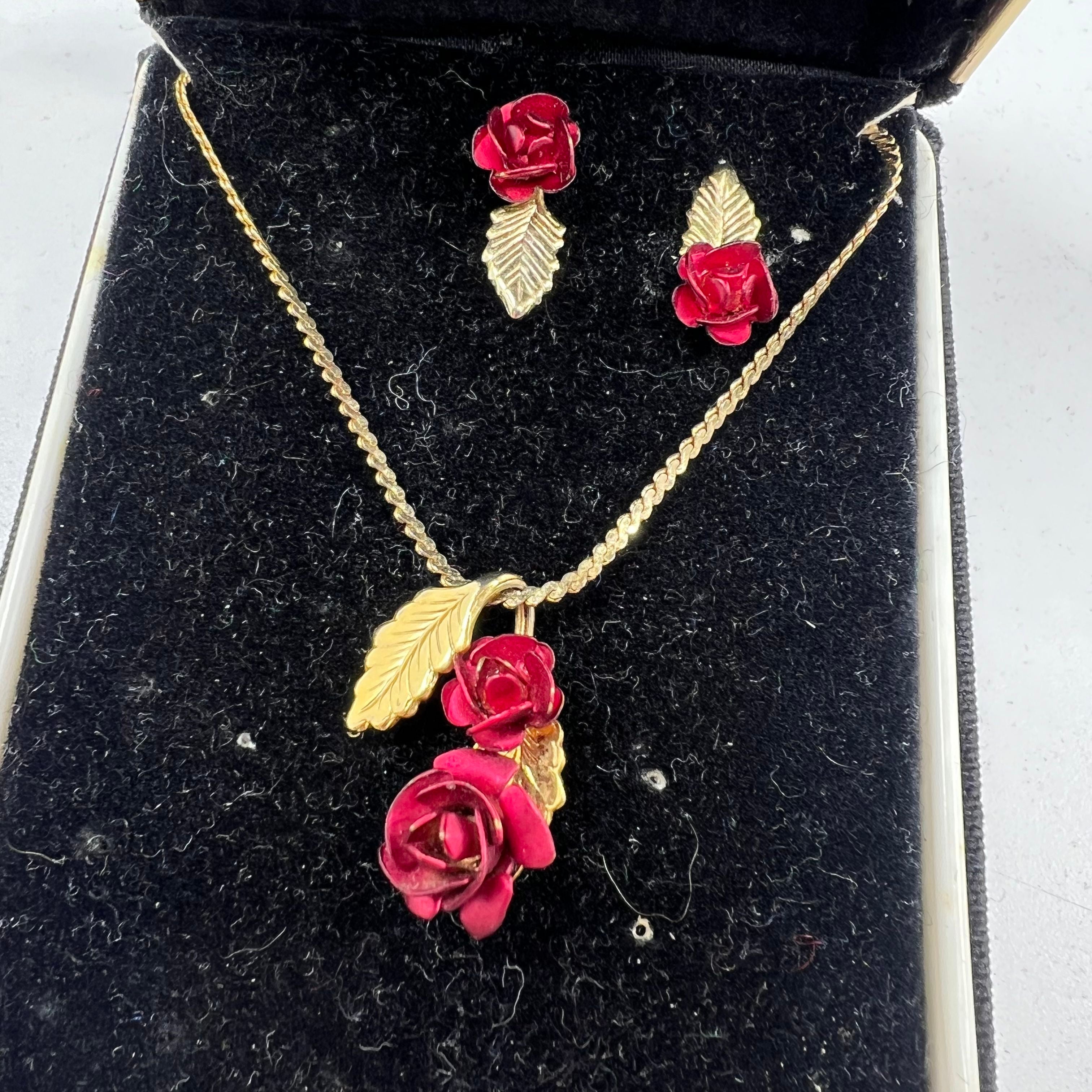 Costume Jewelry Set Necklace & Earrings Gold Tone Red Roses