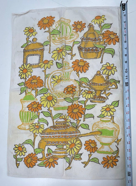 Vintage Linens Lot 8 Pieces Kitchen Towels Runner Floral Giraffe 60s 70s Style