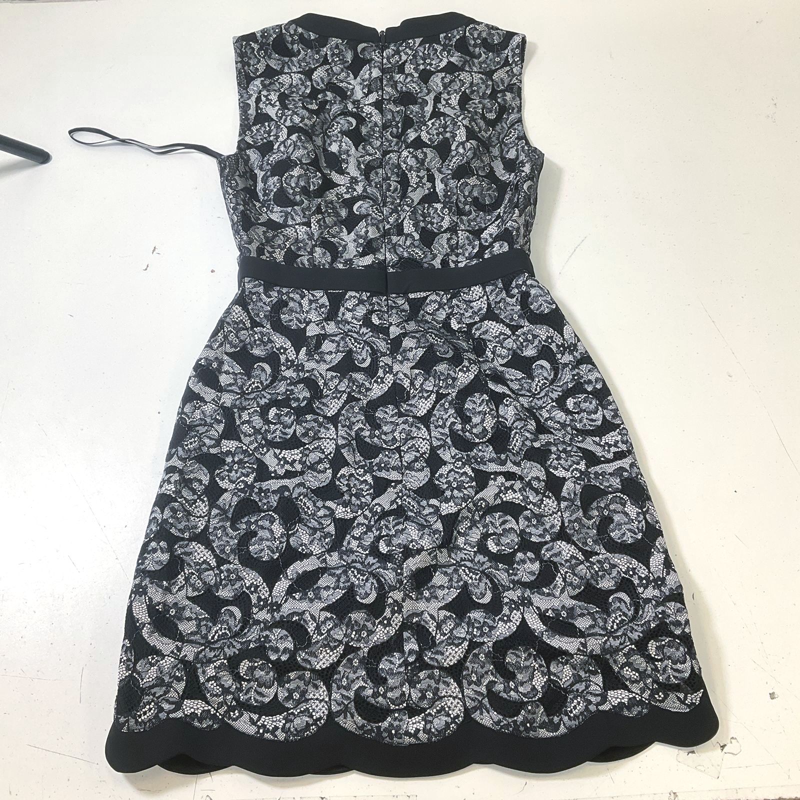 BCBG Maxazria Black & White Lace Overlay Sirena Shift Dress Pockets Size 0