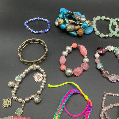 Mixed Costume Jewelry Lot 25+ Bracelets Beaded Stretch Bangle Charm Vintage Boho