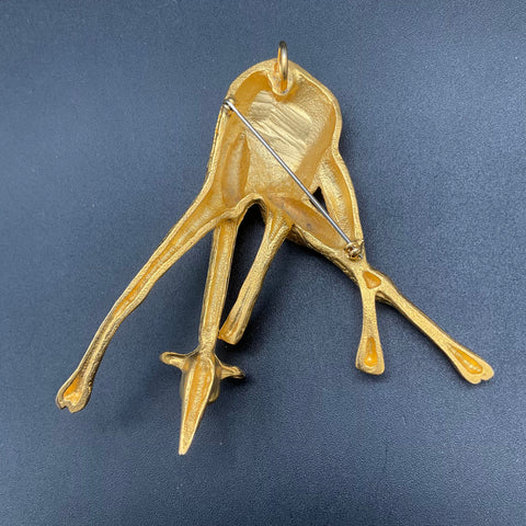 Vintage Gold Tone Large Drinking Giraffe Brooch Pendant Figural Animal Jewelry