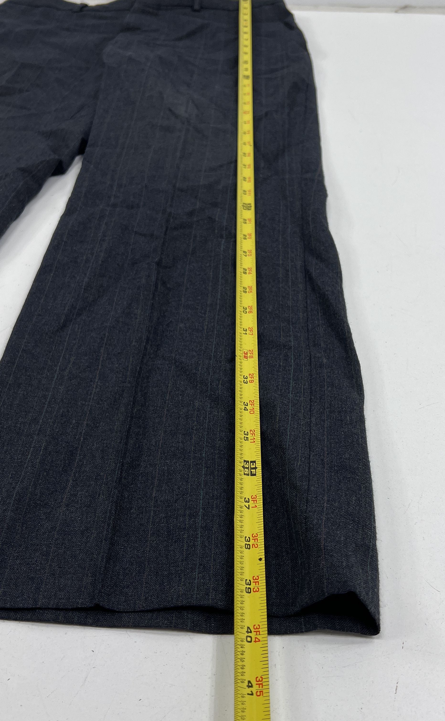 Stafford Charcoal Gray Pinstripe 2-Piece Suit Mens 42R 36x30
