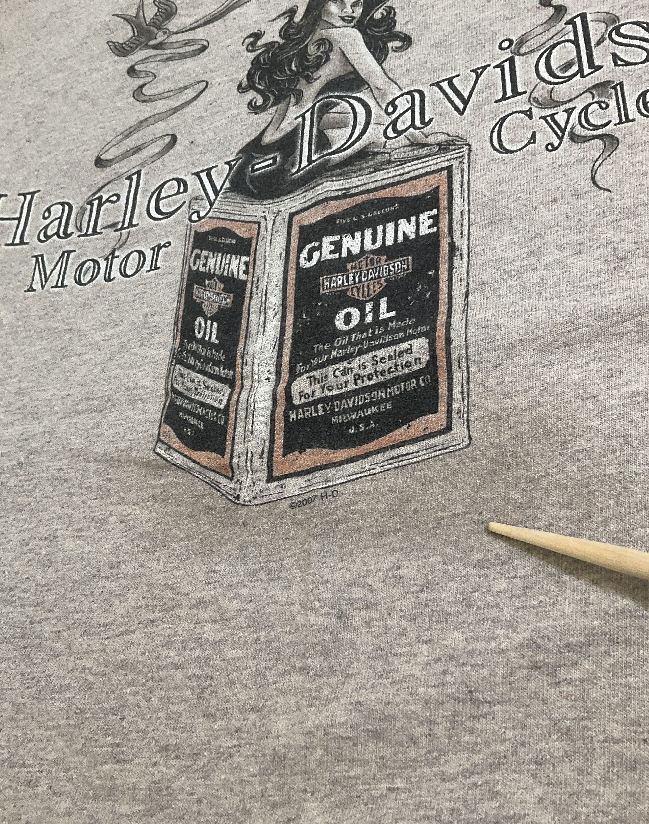 Harley Davidson Gray Sitting Pretty Pin Up Girl Oil Can Graphic T-Shirt Size L