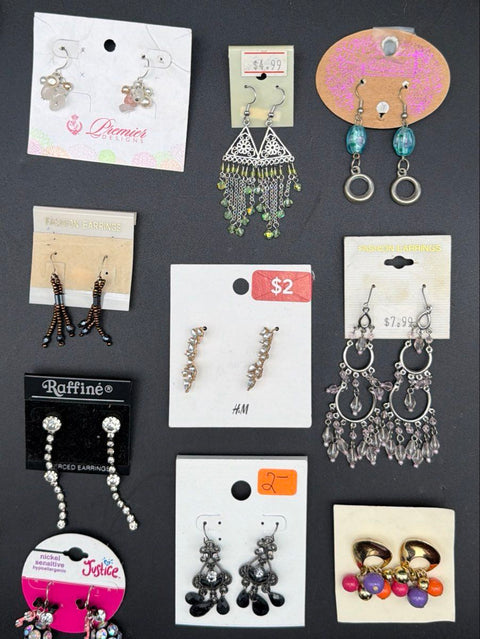 Vintage Costume Jewelry Lot 30 Pairs Earrings Betsey Johnson