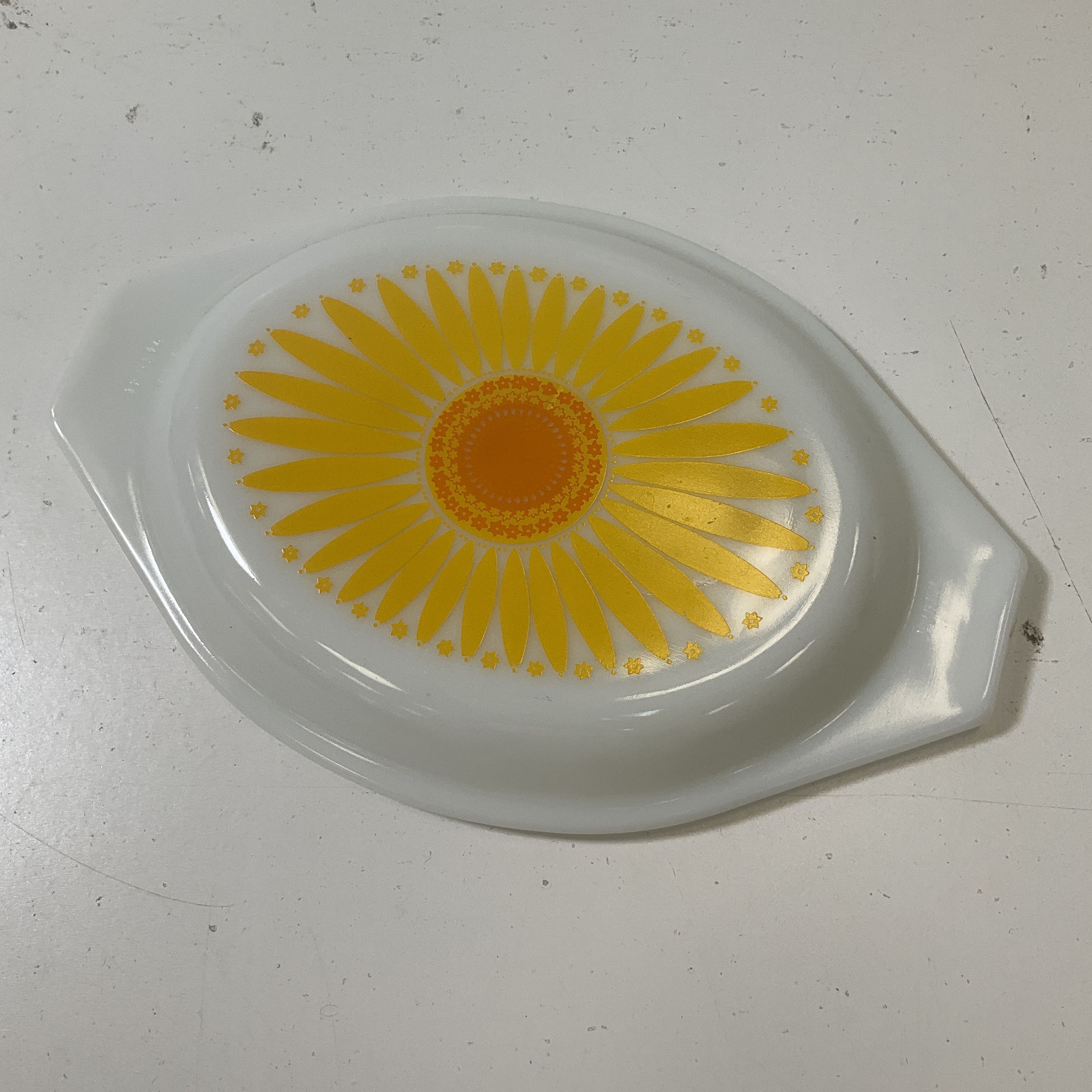 PYREX Milk Glass Lid Sunflower Daisy 943C 21 Tab Handle Vintage