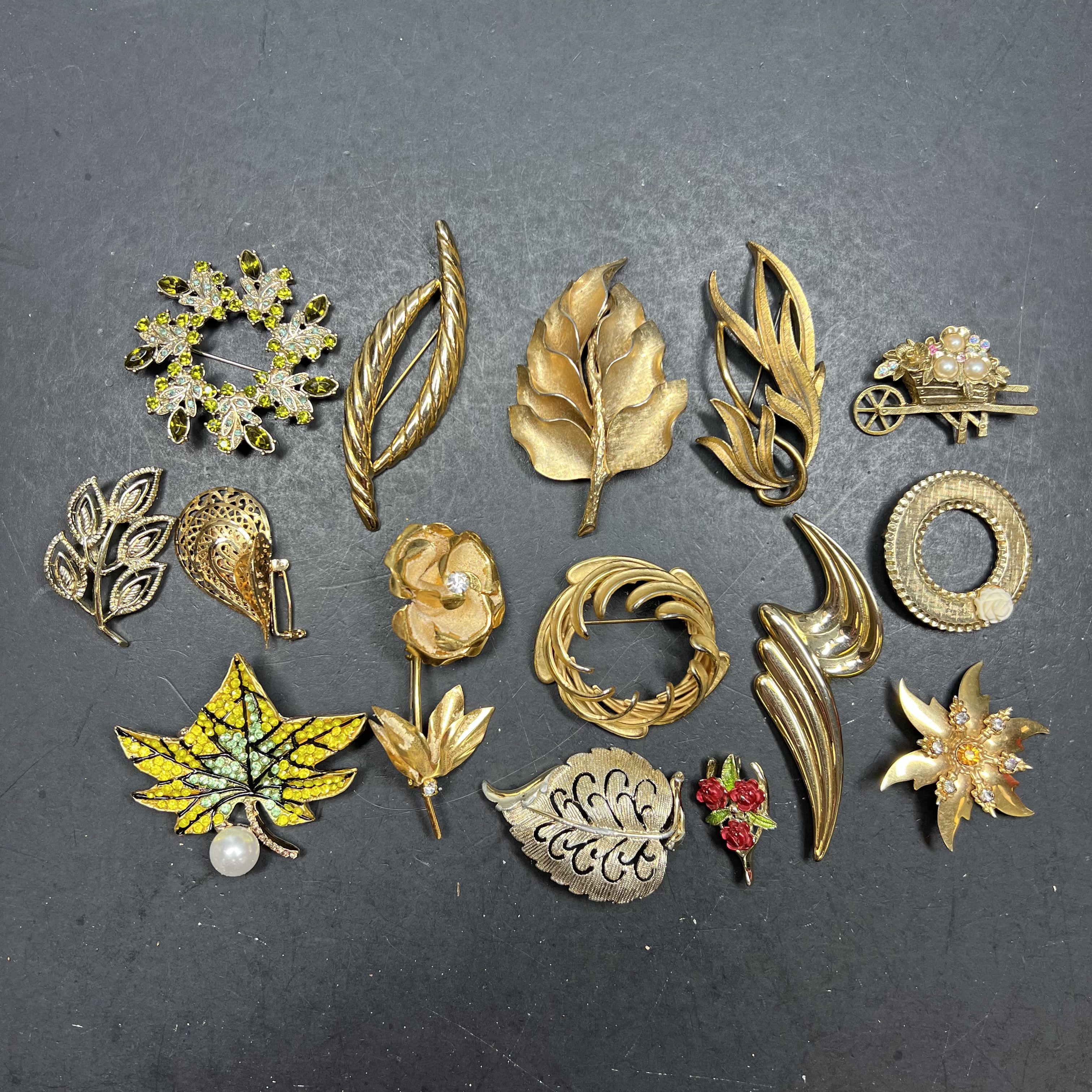 Lot of 12 Gold Tone Brooches Sizes Vary Modern Vintage Styles