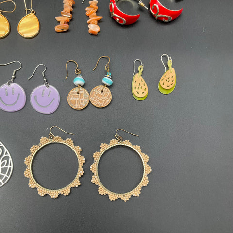 Fashion Jewelry Earring Lot 15 Pairs Vintage & Modern Hoops Drops Resin Shell