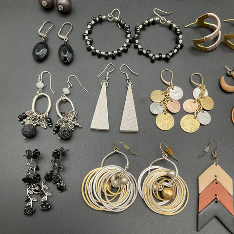 Mixed Costume Jewelry Earring Lot Vintage to Modern Hoop Dangle Beaded 25 Pairs
