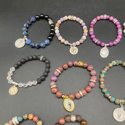 Religious Semi-Precious Stone Bead Stretch Bracelet Lot of 20 Saint Medals