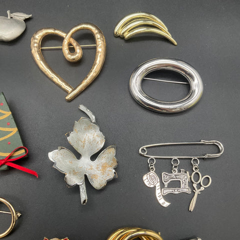 Vintage & Modern Brooch Jewelry Lot of 20 Hearts Holiday Sewing Novelty 208g