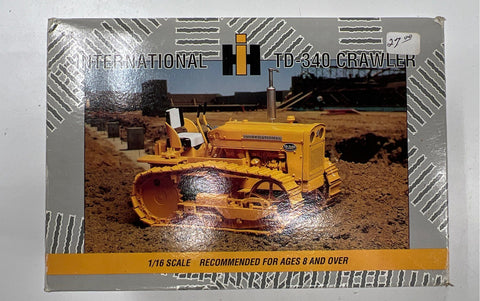 Nylint NAPA Sound Machine Pickup & International TD-340 Crawler 1:16 Lot of 2