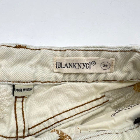 BLANKNYC Women's The Perry Mom Short Cream Embroidered Daisy Floral Sz 26