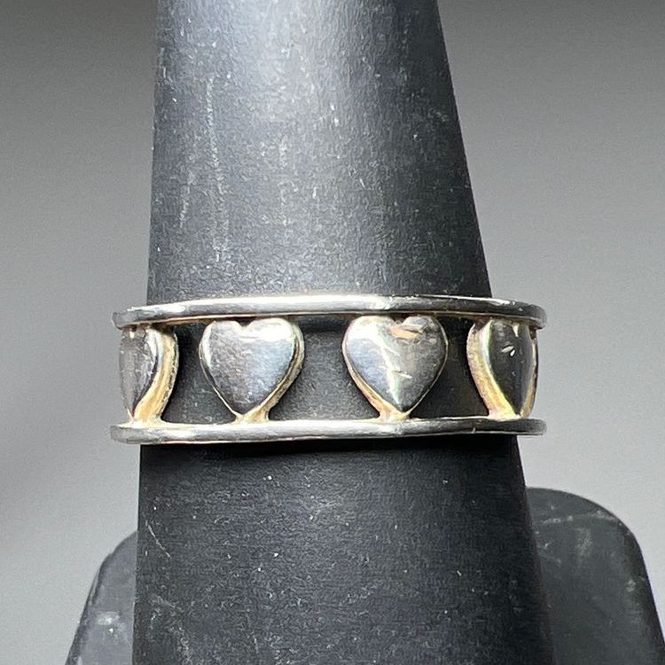 925 Sterling Silver Heart Band Ring Size 8