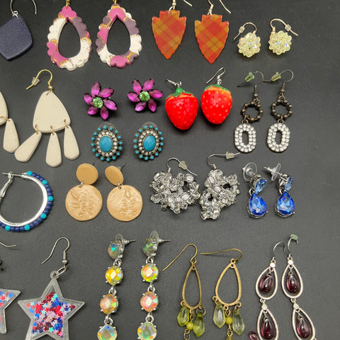 Mixed Costume Jewelry Earrings Lot 0.6 lbs Vintage to Modern Style 33 Pairs