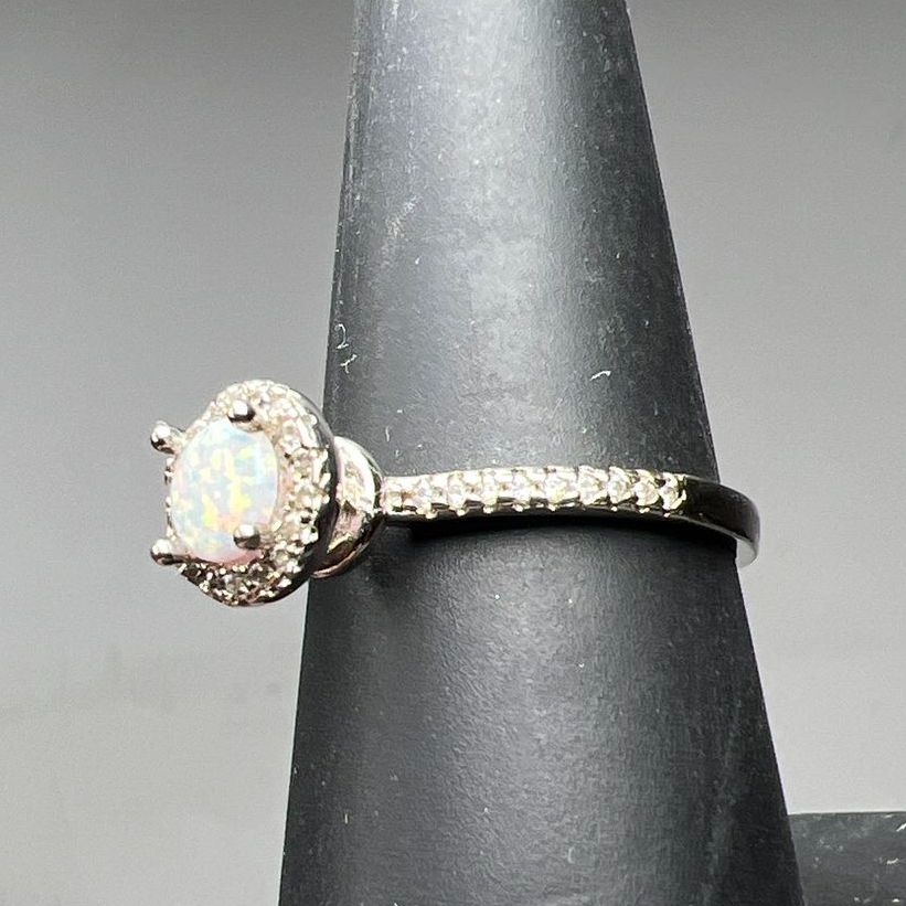 925 Sterling Silver Round Opal Ring Size 7 2.25g