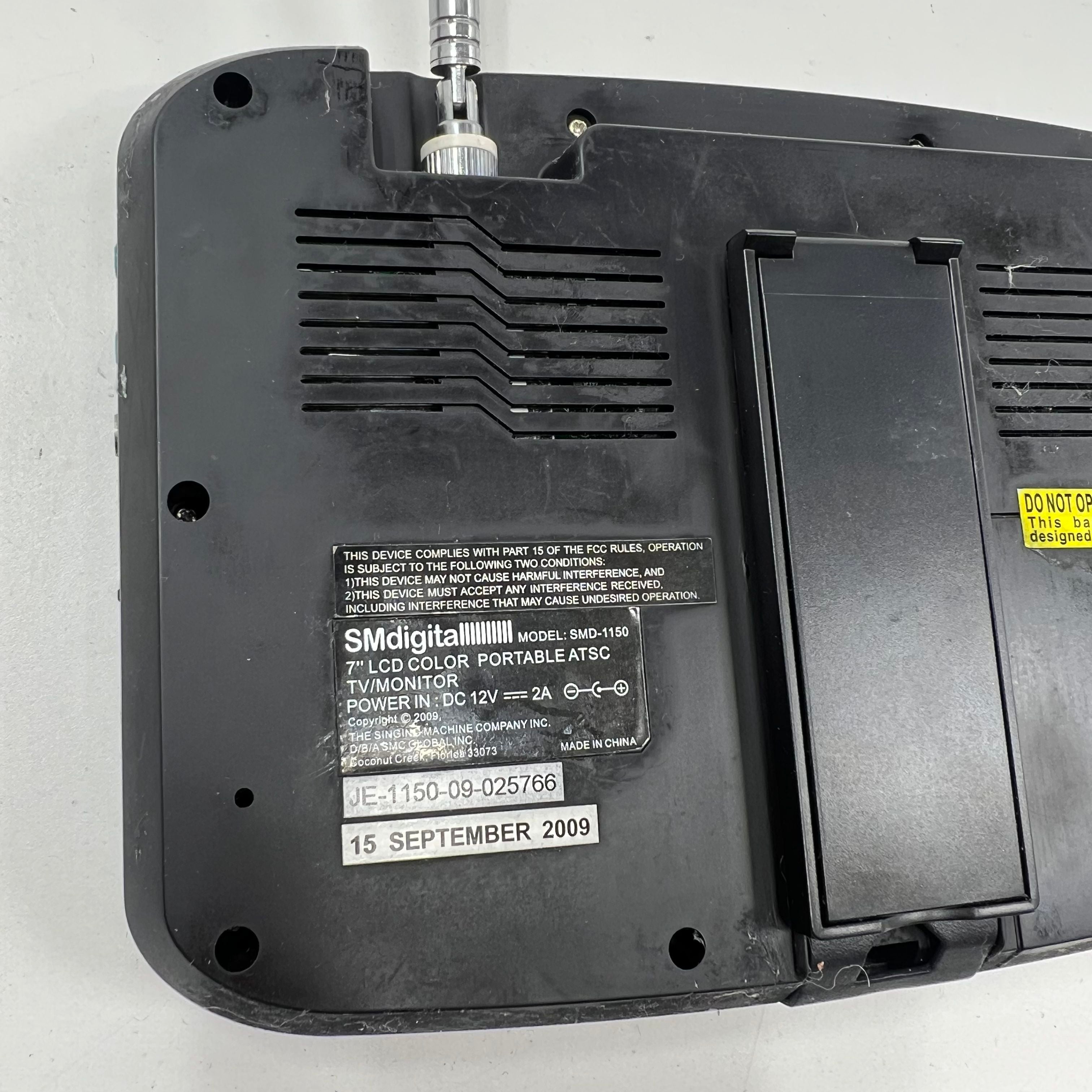SM Digital SMD-1150 7" Portable Digital LCD TV Monitor ATSC Tuner AV Input Case