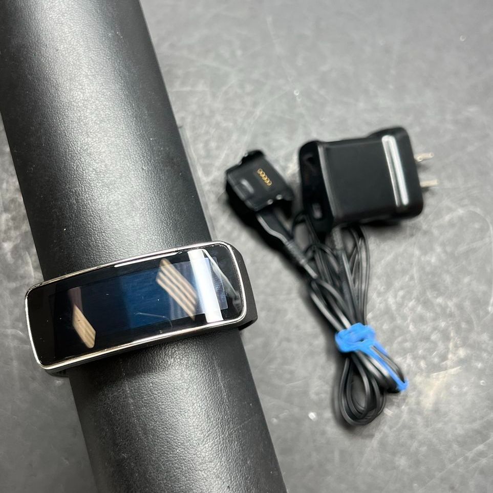 Samsung Gear Fit SM-R350 Powers On