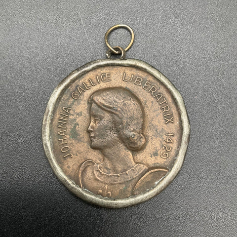 Vintage Joan of Arc Johanna Gallice Liberatrix 1429 Medallion Pendant 20.3g