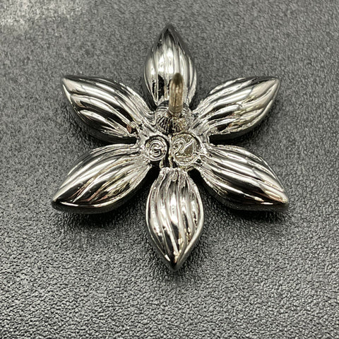 Swarovski Silver Tone Crystal Daisy Flower Tie Tack Lapel Pin with Velvet Pouch