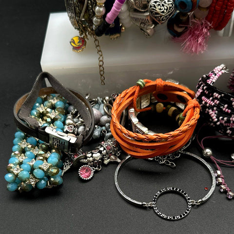 Fashion Costume Jewelry Lot of 40+ Mixed Bracelets Bangles Cuffs Beaded