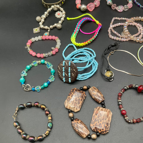 Mixed Costume Jewelry Lot 25+ Bracelets Beaded Stretch Bangle Charm Vintage Boho