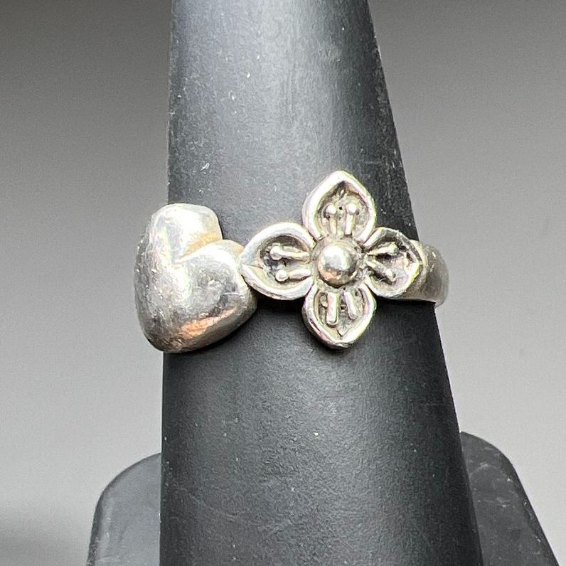 925 Sterling Silver Flower & Heart Ring Size 7