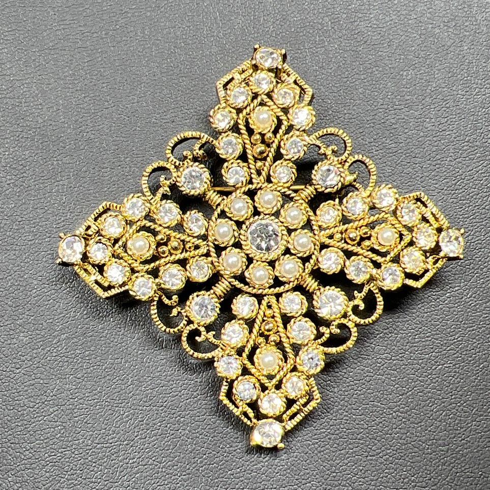 Gold Tone Rhinestone Faux Pearl Brooch 24g